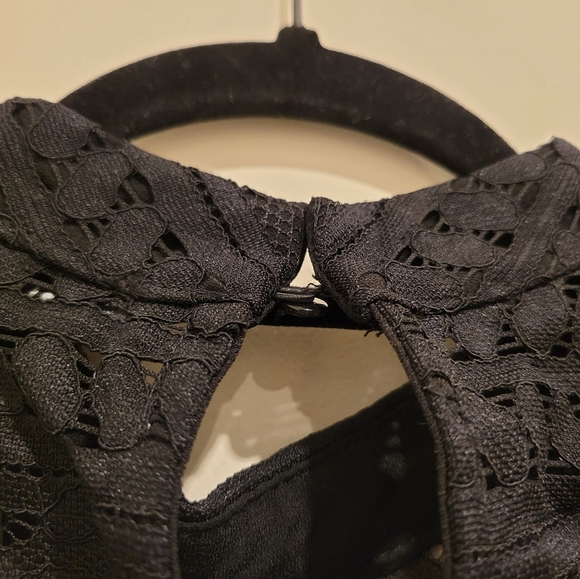 NEW English Factory S Top Black Floral Lace Embroidered Bell Sleeves Blouse - Picture 5 of 9